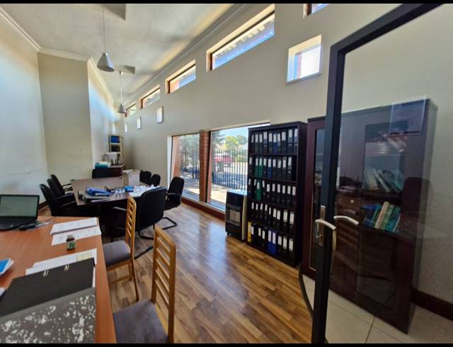 400M² OFFICE TO LET IN BARDENE